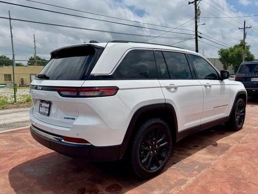 Bright White Clearcoat 2022 Jeep Grand Cherokee Limited