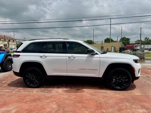 Bright White Clearcoat 2022 Jeep Grand Cherokee Limited