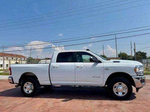 Bright White Clearcoat 2022 RAM 2500 Big Horn Crew Cab 4x4 6'4' Box