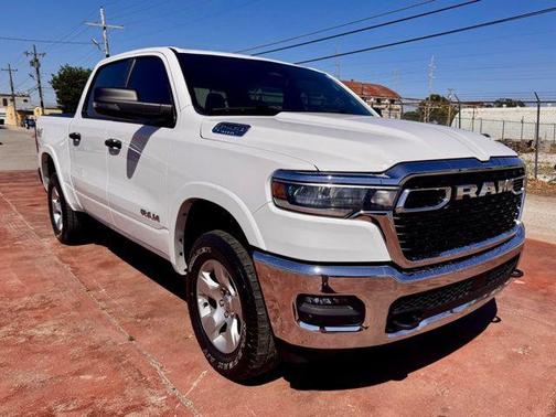 Bright White Clearcoat 2025 RAM 1500 Big Horn/Lone Star