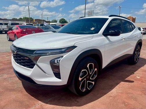 Summit White 2025 Chevrolet Trax FWD 2RS