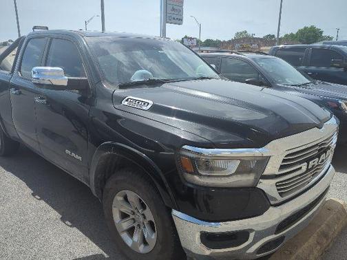 Diamond Black Crystal Pearlcoat 2019 RAM 1500 Laramie