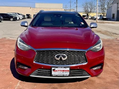 2017 INFINITI QX30 Premium