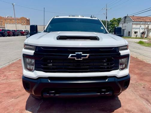 Summit White 2025 Chevrolet Silverado 3500