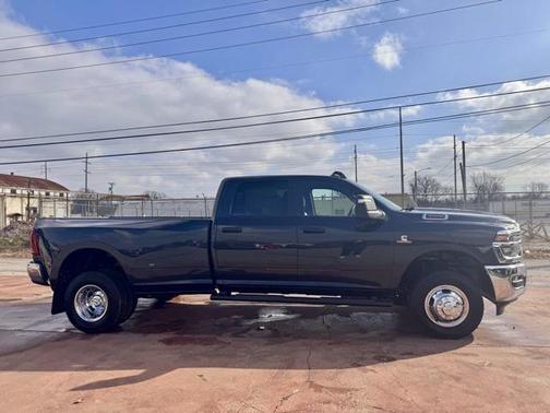 2026 RAM 3500 Tradesman Crew Cab 4x4 8' Box
