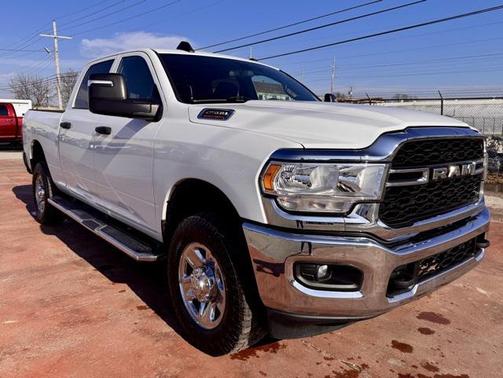 2023 RAM 2500 Tradesman Crew Cab 4x4 6'4' Box
