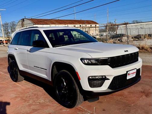 Bright White Clearcoat 2025 Jeep Grand Cherokee Limited