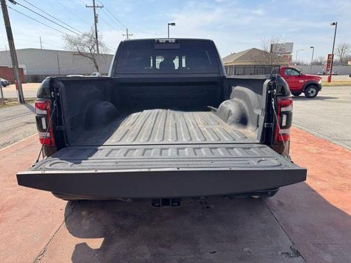 Diamond Black Crystal Pearlcoat 2020 RAM 3500 Laramie Mega Cab 4x4 6'4' Box