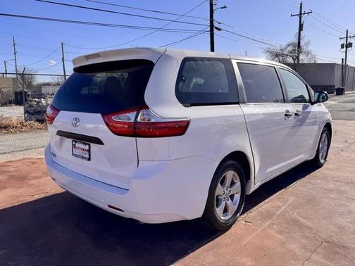2017 Toyota Sienna SE