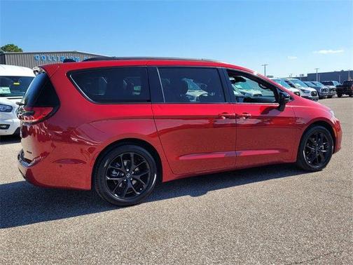 2025 Chrysler Pacifica Limited