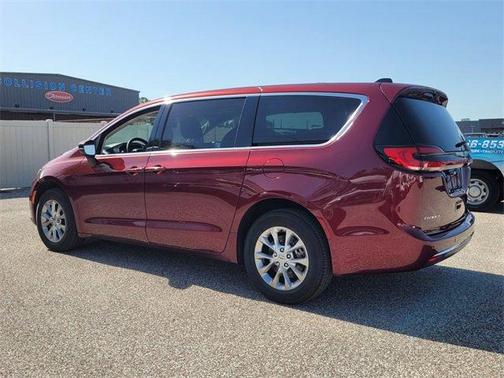 2023 Chrysler Pacifica Touring-L