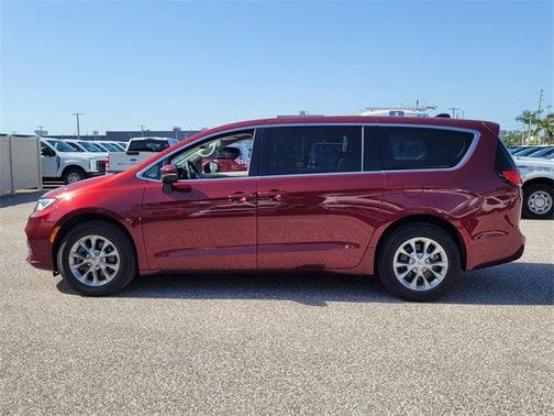 2023 Chrysler Pacifica Touring-L