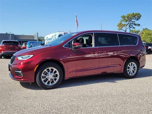 2023 Chrysler Pacifica Touring-L
