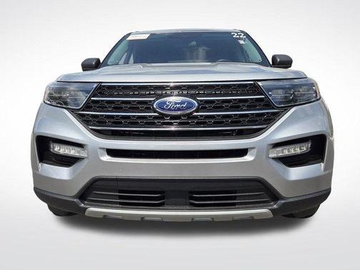 Iconic Silver Metallic 2022 Ford Explorer XLT