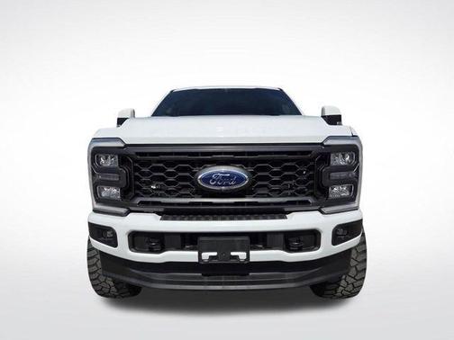 Oxford White 2023 Ford F-250 Lariat