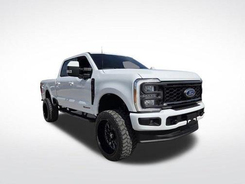 Oxford White 2023 Ford F-250 Lariat