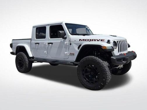 Bright White Clearcoat 2022 Jeep Gladiator Mojave