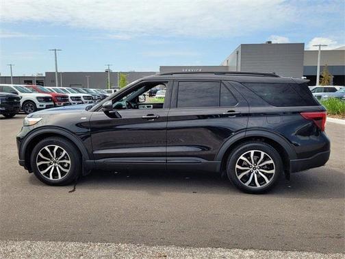 2022 Ford Explorer ST-Line