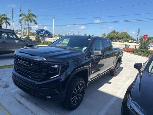 2023 GMC Sierra 1500 AT4