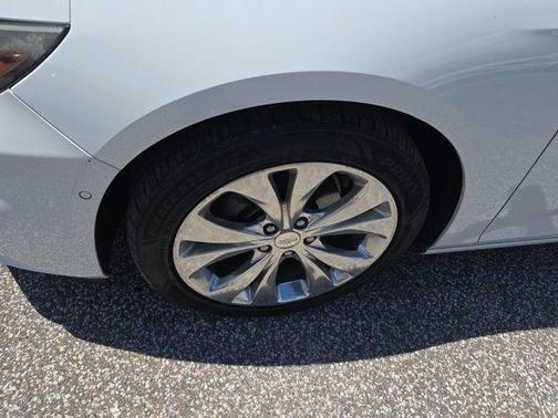 Summit White 2017 Chevrolet Malibu Premier