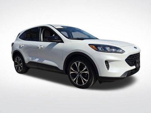 Star White 2022 Ford Escape SE