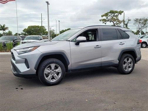 2022 Toyota RAV4 Hybrid XLE