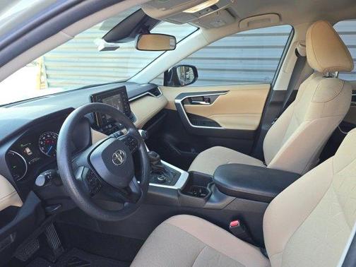 2022 Toyota RAV4 Hybrid XLE