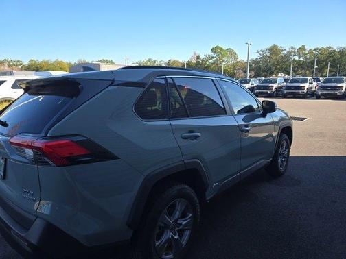 2022 Toyota RAV4 Hybrid XLE