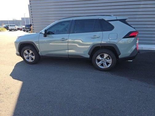 2022 Toyota RAV4 Hybrid XLE