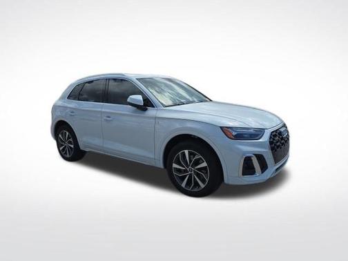 Glacier White Metallic 2023 Audi Q5 45 S line quattro Premium