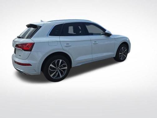 Glacier White Metallic 2023 Audi Q5 45 S line quattro Premium