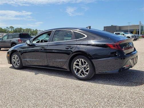 2022 Hyundai SONATA SEL