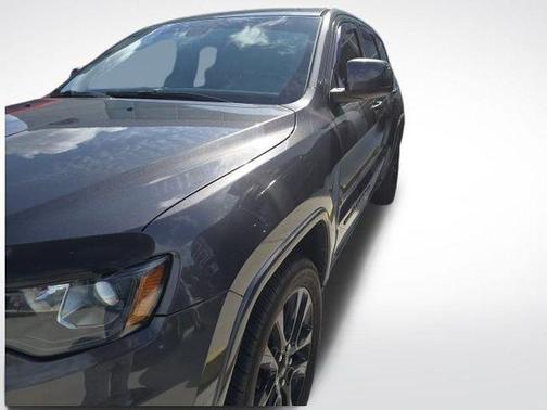 Granite Crystal Clearcoat Metallic 2018 Jeep Grand Cherokee Altitude