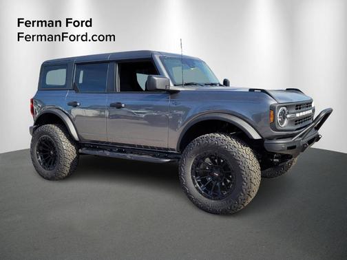 Carbonized Gray Metallic 2025 Ford Bronco Base