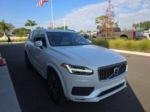 2020 Volvo XC90 T5 Momentum 7 Passenger