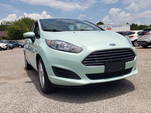 Photo 3 of 34 of 2019 Ford Fiesta SE
