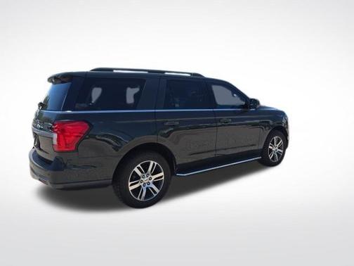 Green Metallic 2022 Ford Expedition XLT