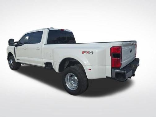 White Metallic 2024 Ford F-350 Lariat Super Duty