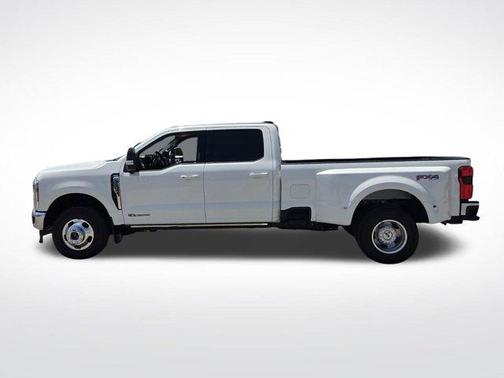 White Metallic 2024 Ford F-350 Lariat Super Duty
