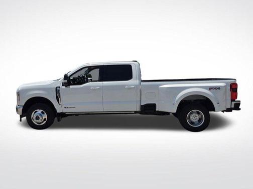White Metallic 2024 Ford F-350 Lariat Super Duty