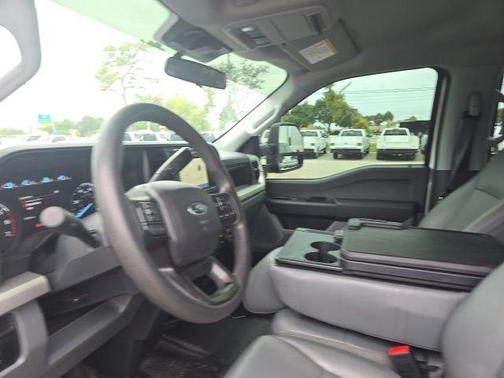 Oxford White 2024 Ford F-250 XL