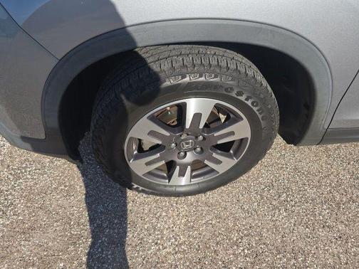 Lunar Silver Metallic 2018 Honda Ridgeline RTL-T