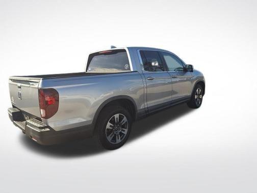 Lunar Silver Metallic 2018 Honda Ridgeline RTL-T