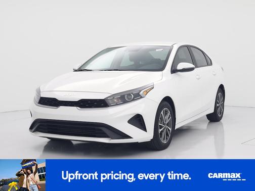 White 2023 Kia Forte LXS