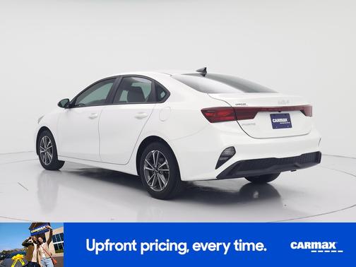 White 2023 Kia Forte LXS
