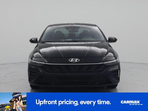 Black 2025 Hyundai ELANTRA SE