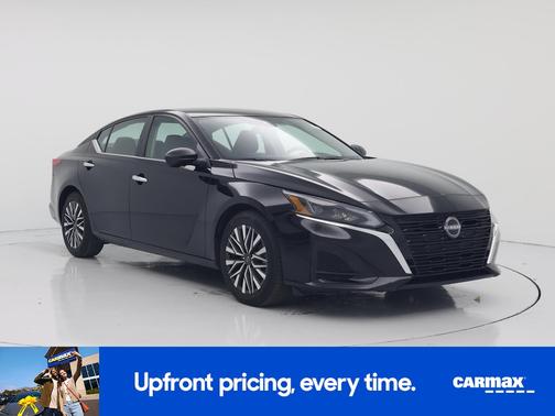 Black 2025 Nissan Altima SV