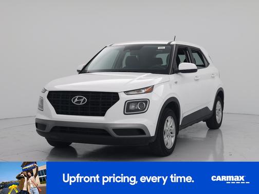 White 2025 Hyundai VENUE SE