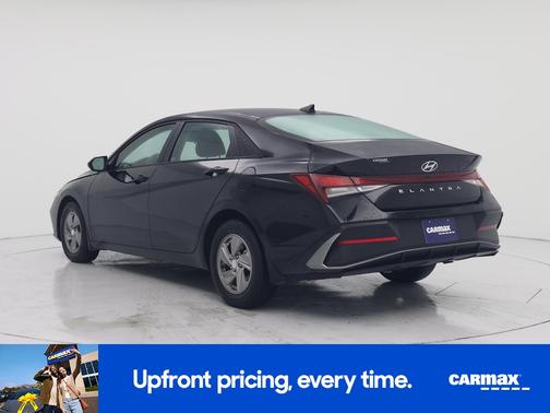 Black 2025 Hyundai ELANTRA SE