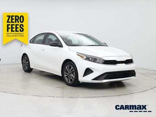 White 2023 Kia Forte LXS